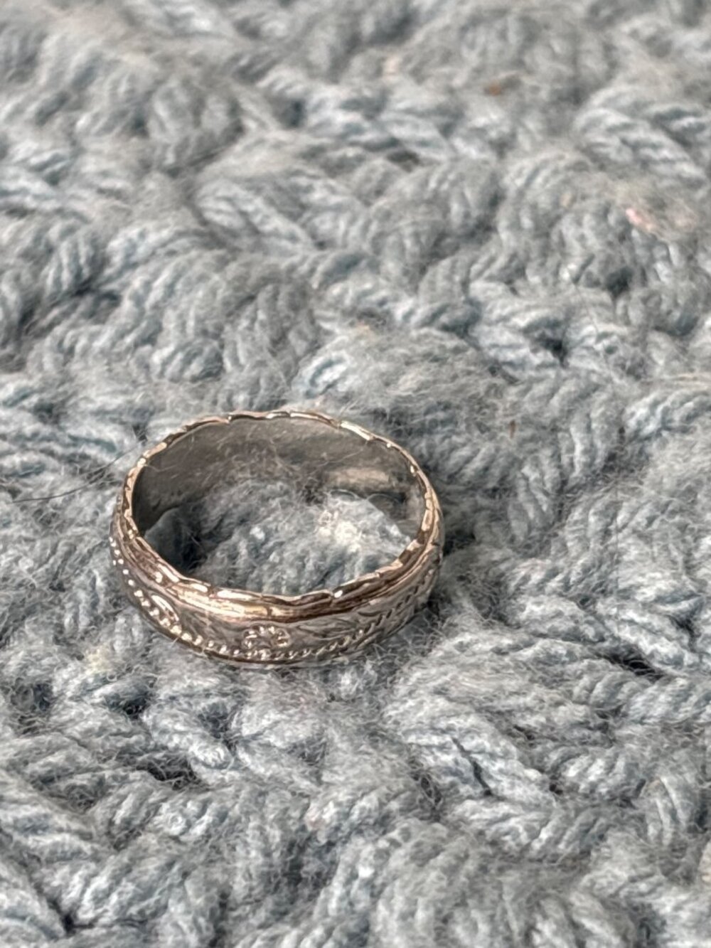 Silvertone Floral Scroll Patterned Ring Size 9.5 Some Metal Wear - Picture 5 of 7